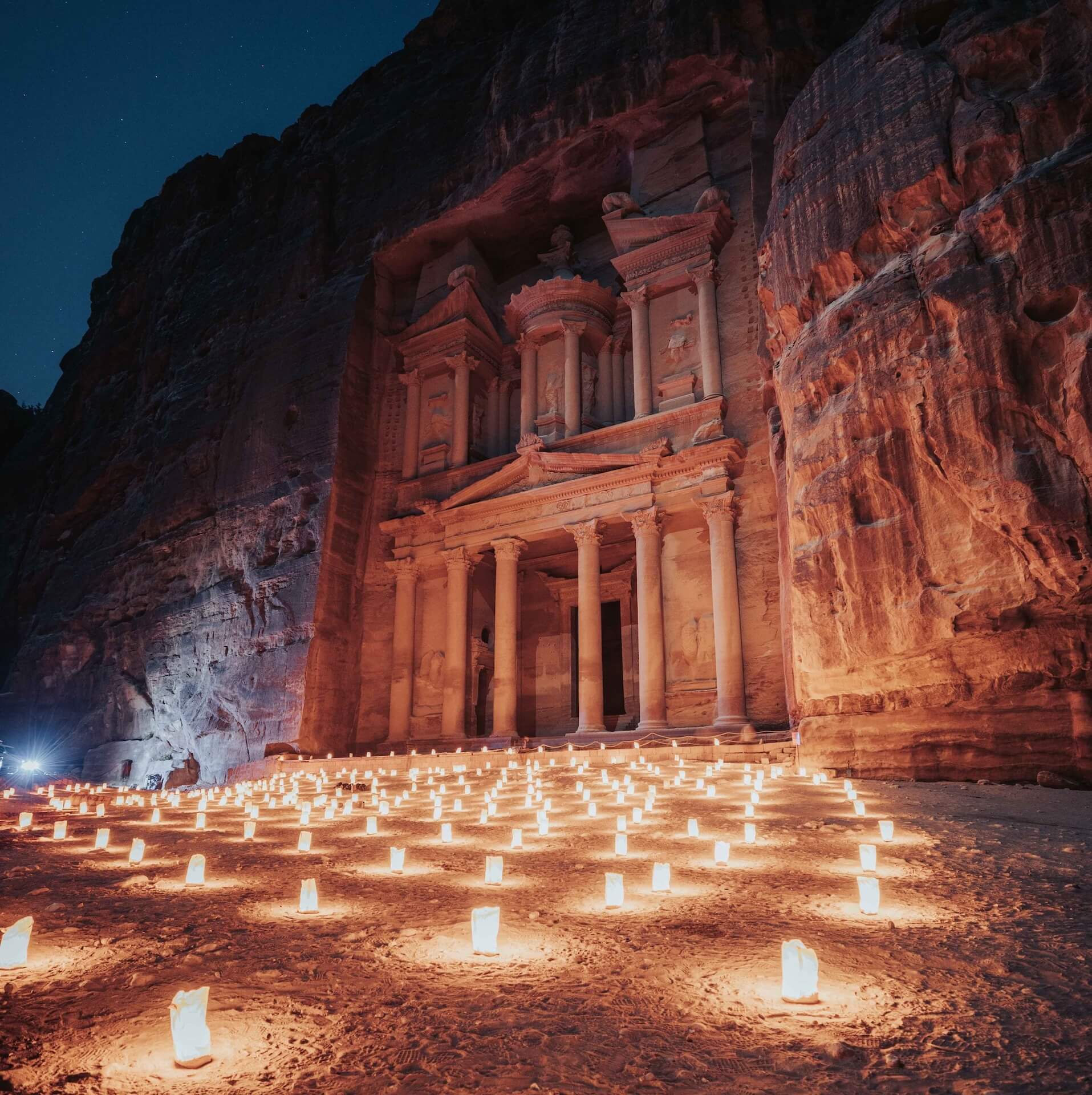 The Treasury bij Petra by Night