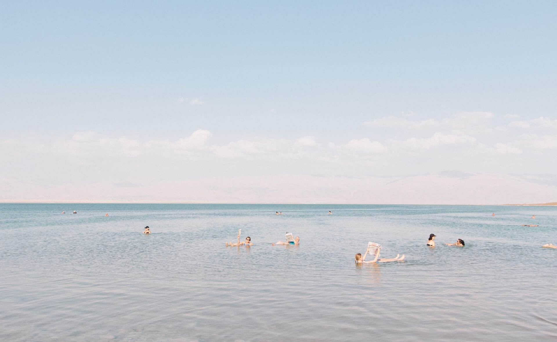 Drijven in de Dode Zee