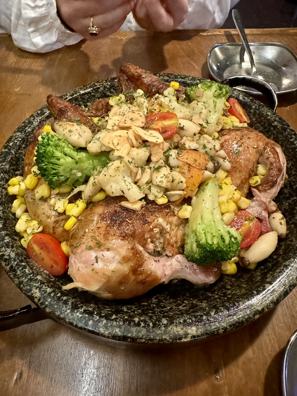 장작집 연남본점 (chicken restaurant) – foto 1